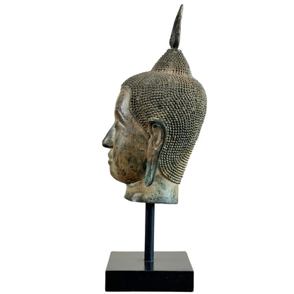 Linker profiel van de antieke Thaise bronzen Boeddhakop