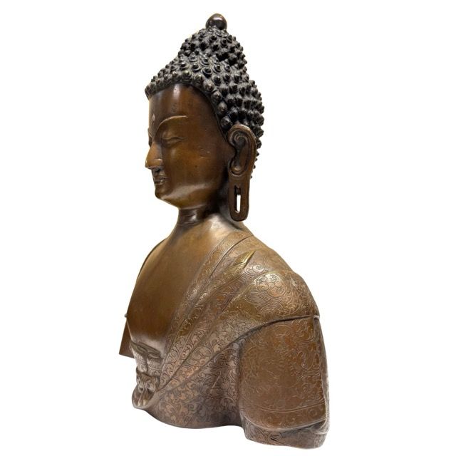 Authentieke Nepalese Boeddha buste met rustige expressie