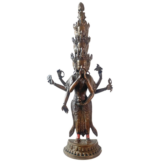 Groot bronzen beeld van Avalokiteshvara met 11 hoofden en 8 armen