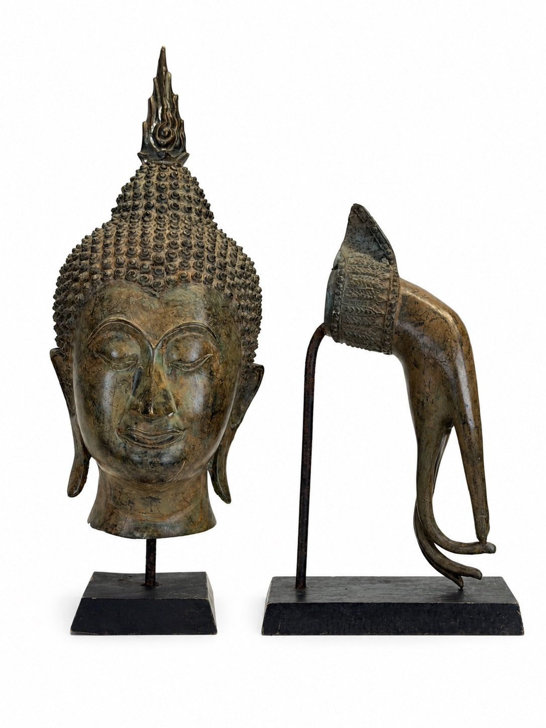 Antieke Thaise Boeddha sculpturen in brons met natuurlijke ouderdomspatina