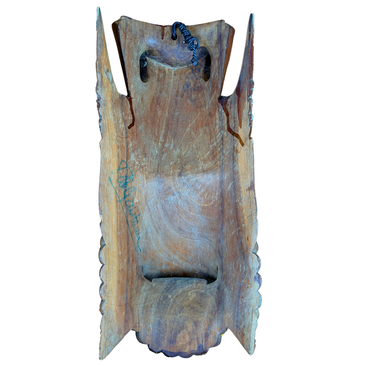 Uitgeholde achterzijde van het houten masker