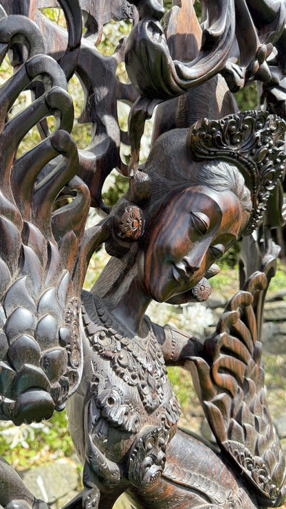 Monumentaal Balinees Coromandel beeld in Pita Maha-stijl – opname 2