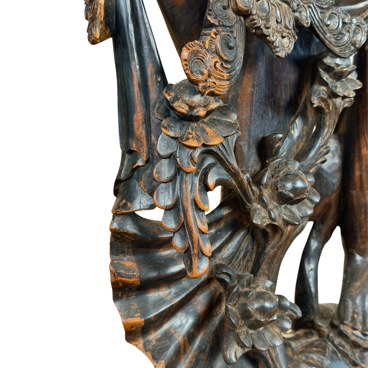 Vleugel en sieraden, detail
