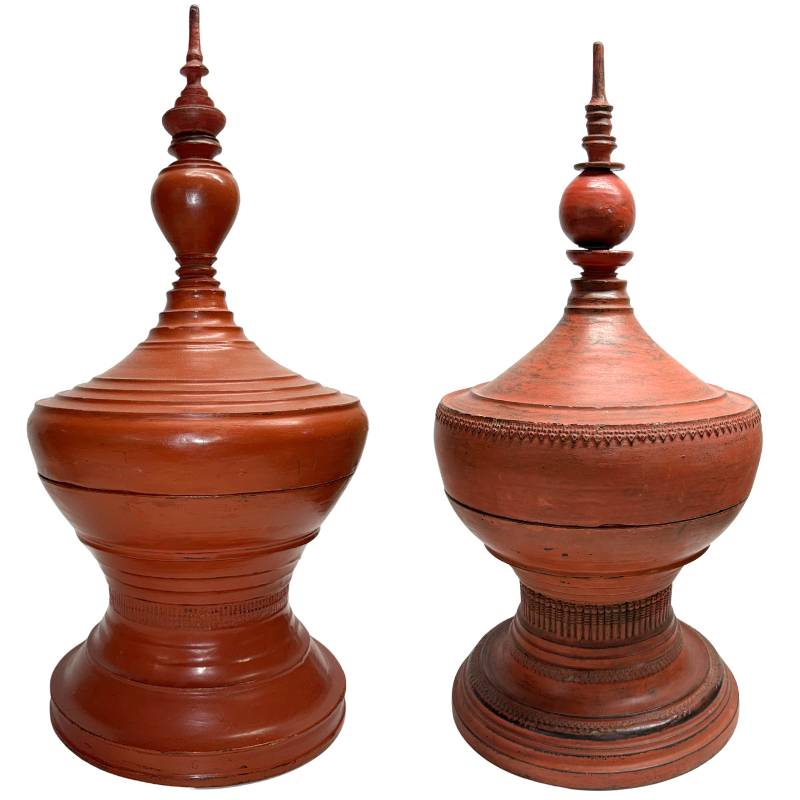 set birmaanse lakwerk offerpotten met hoge vorm en rode patina
