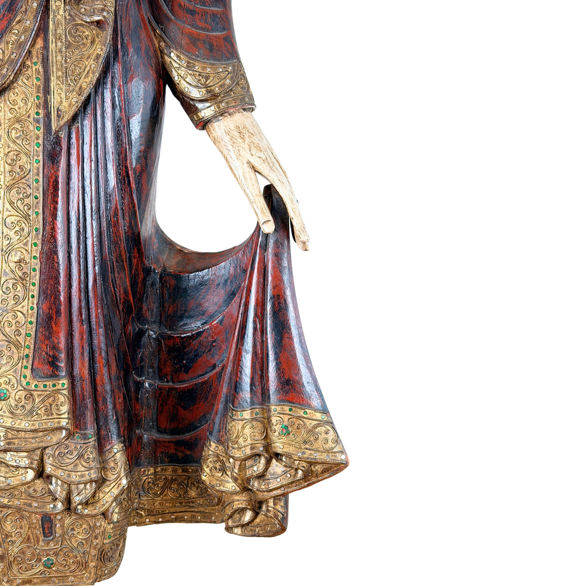 Wit beschilderd gelaat van monumentale Birmaanse Mandalay Boeddha