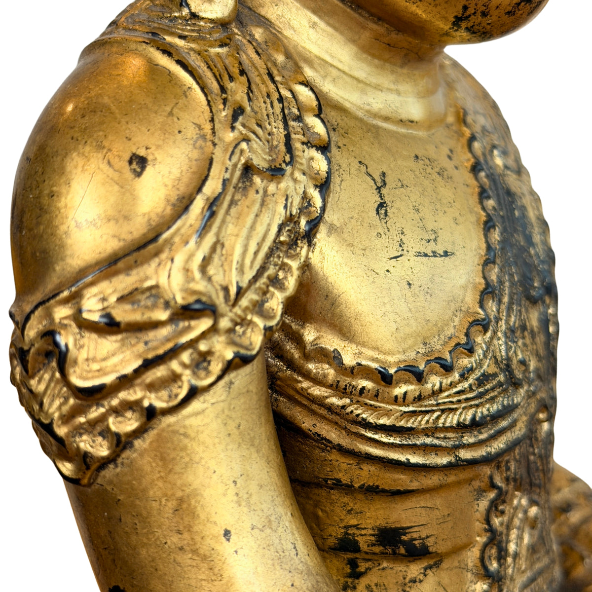 Borst met sash en kale rechterschouder, detail
