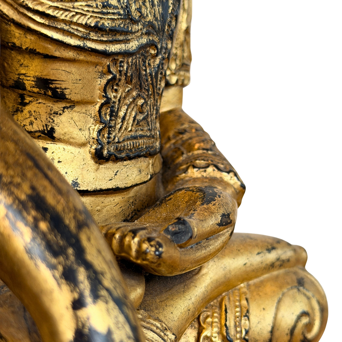 Hand in de schoot en borstversiering, detail