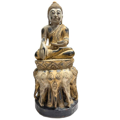 birmees houten boeddhabeeld met olifantenbasis in mandalay stijl
