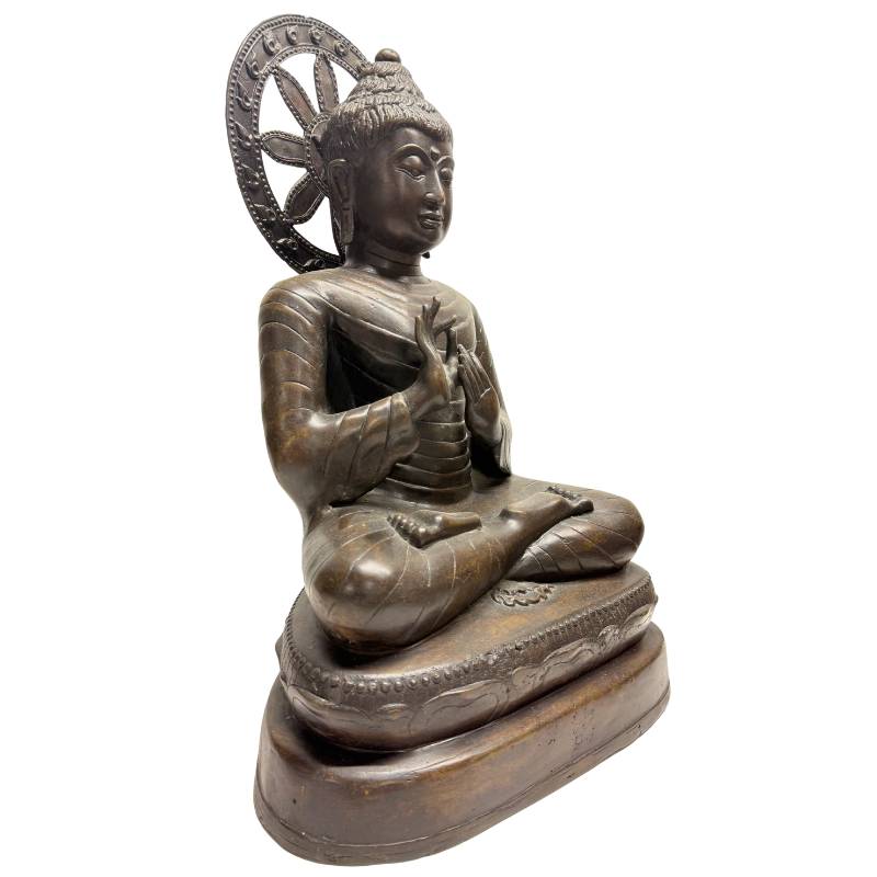 Große burmesische Buddha-Statue aus Bronze in Dharmachakra-Mudra (Lehrgeste) mit gelassenem Ausdruck.