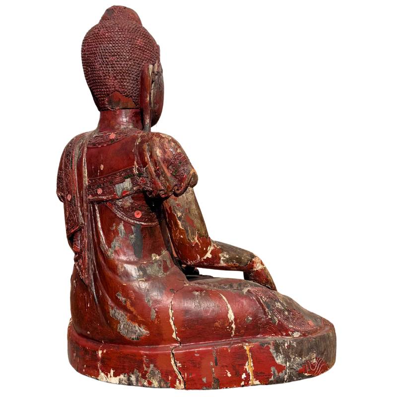 Birmese Boeddha sculptuur met resten van rode lak
