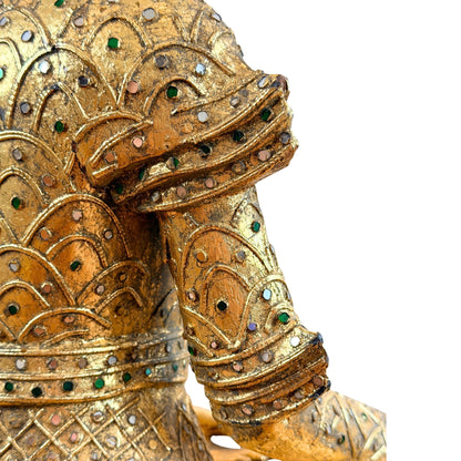 Detail van de rijk gedecoreerde rug met glasinleg en verguld reliëf