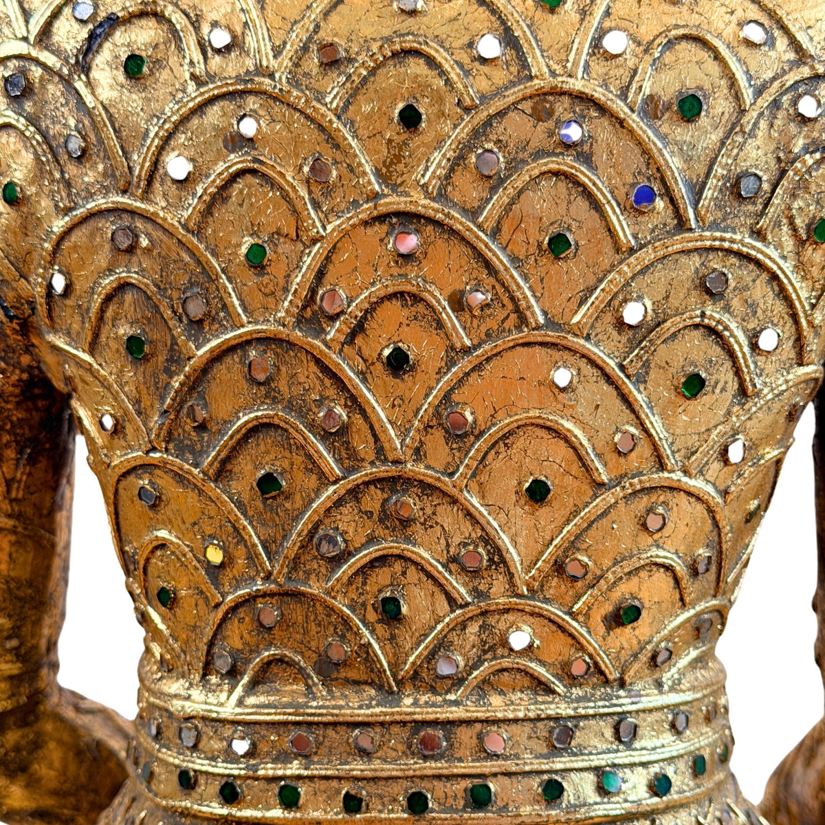 Detail van de rechter schouder en mouw met glasinleg