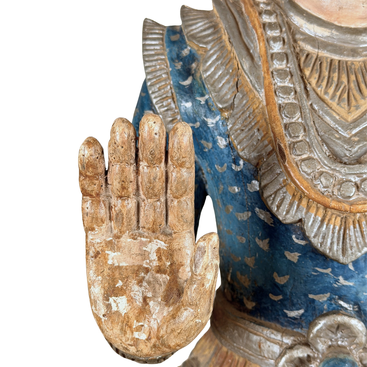 Birmese Nat-figuur: geheven rechterhand met open handpalm