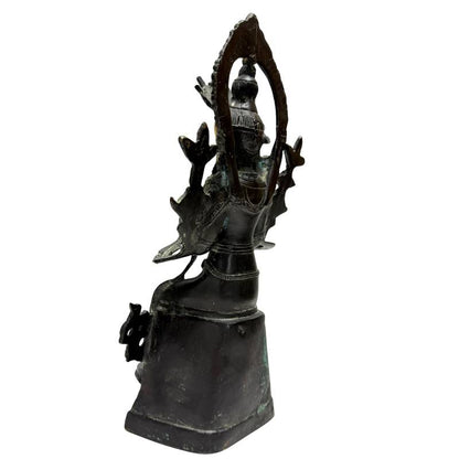 Zittend bodhisattva-beeld uit China gegoten in brons