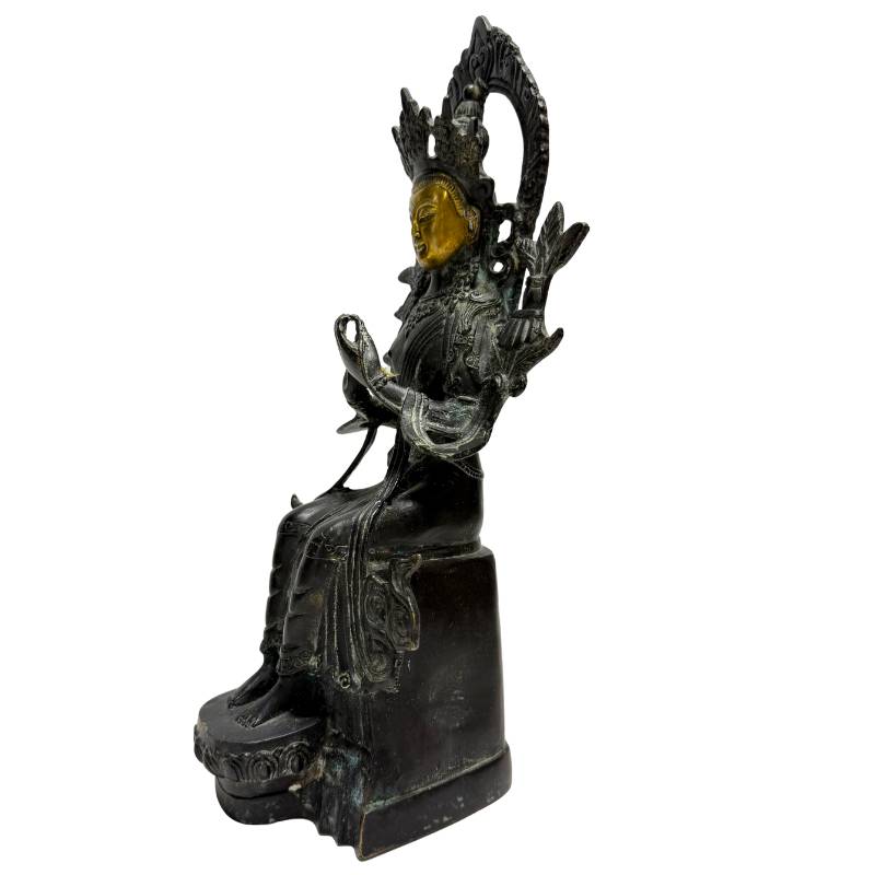 Antieke bodhisattva-figuur uit China uitgevoerd in brons