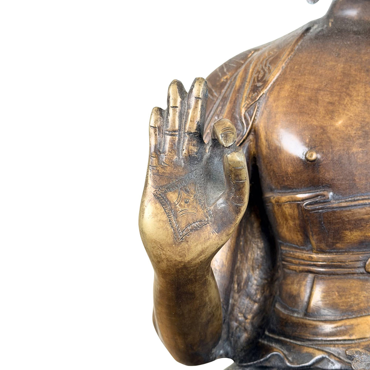 Vuurvergulde bronzen Boeddha in vitarka mudra, duim en wijsvinger in een cirkel als symbool voor onderricht, wijsheid en spirituele kracht
