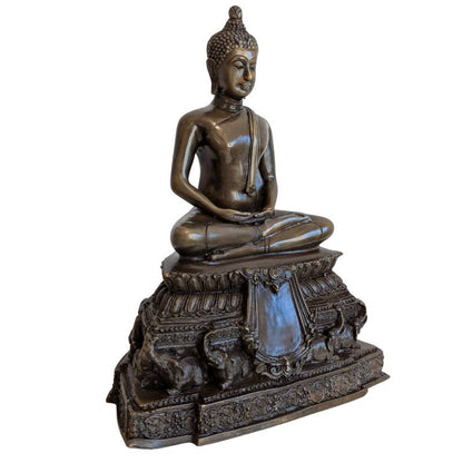 Bronzen Boeddha in dhyana mudra op rijk gedecoreerd voetstuk