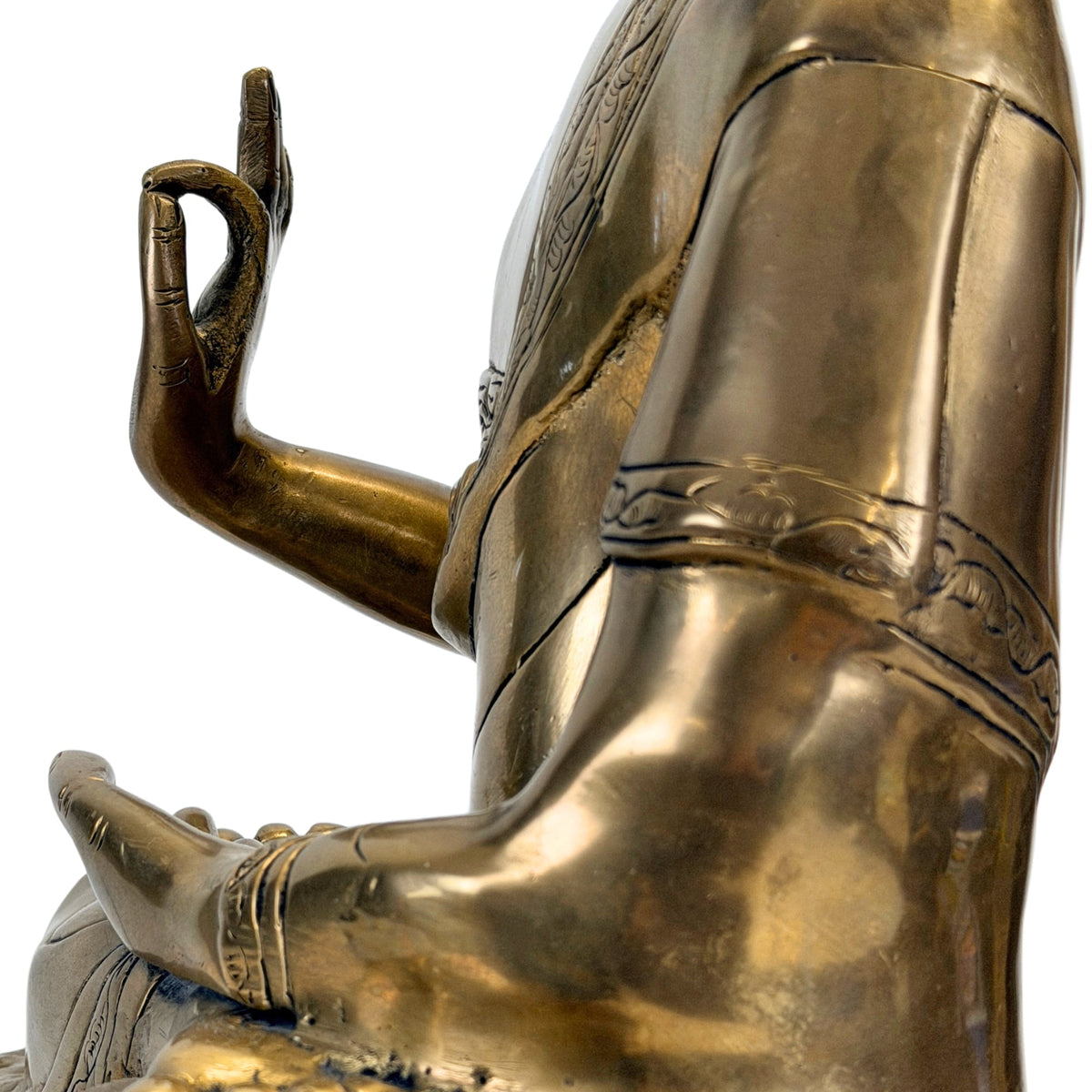 Detail van de opgeheven hand, arm en versierde gewaadzoom