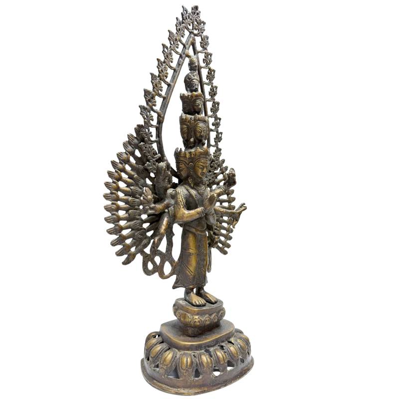 Bronzen Avalokiteshvara met meerdere armen in staande houding