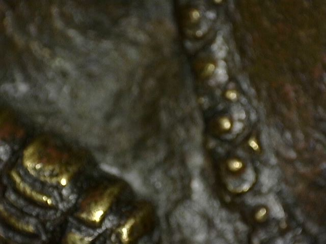 Microscoopbeeld van natuurlijke verwering van het bronzen oppervlak