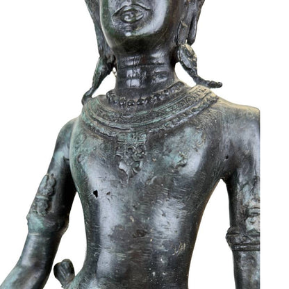 bronzen beeld met khmer invloed en tempelstijl uitstraling
