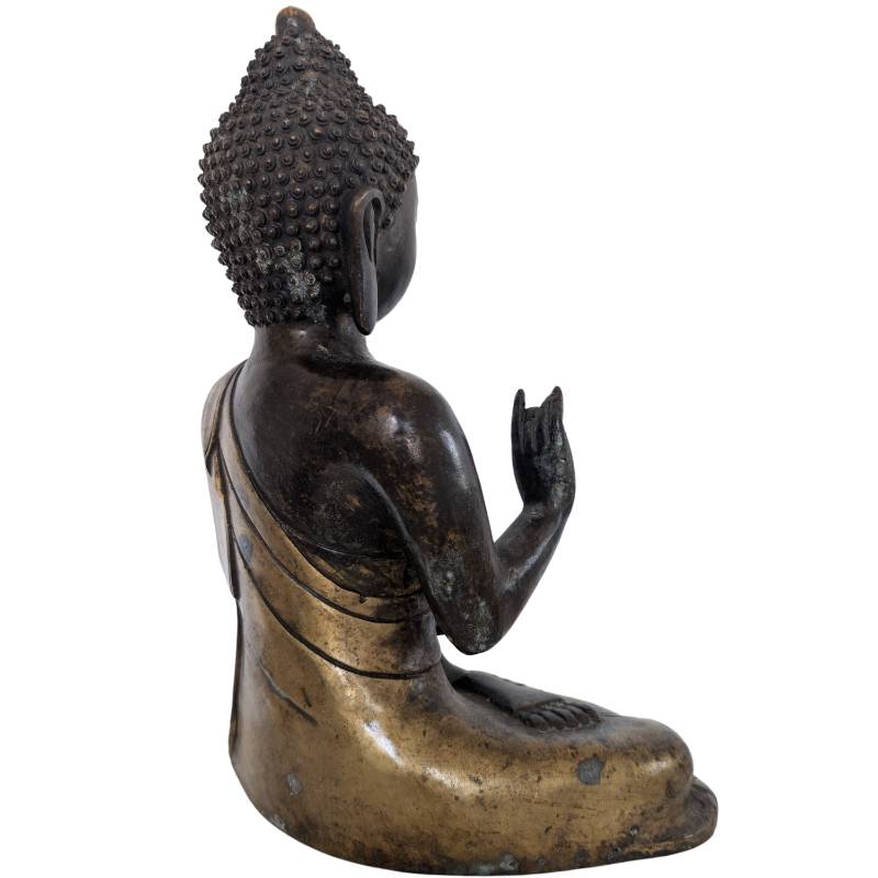 Detail van Chinees bronzen Boeddhabeeld met resten van vuurvergulding