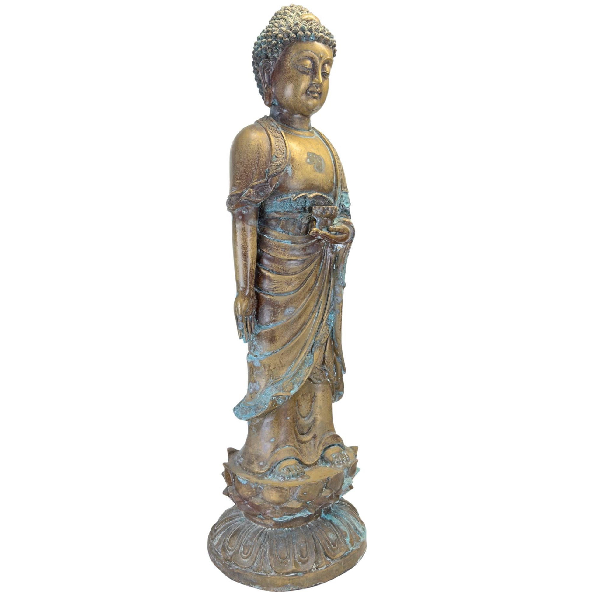 Linkerzijde van een staande bronzen Medicijnboeddha met natuurlijke koperpatina.