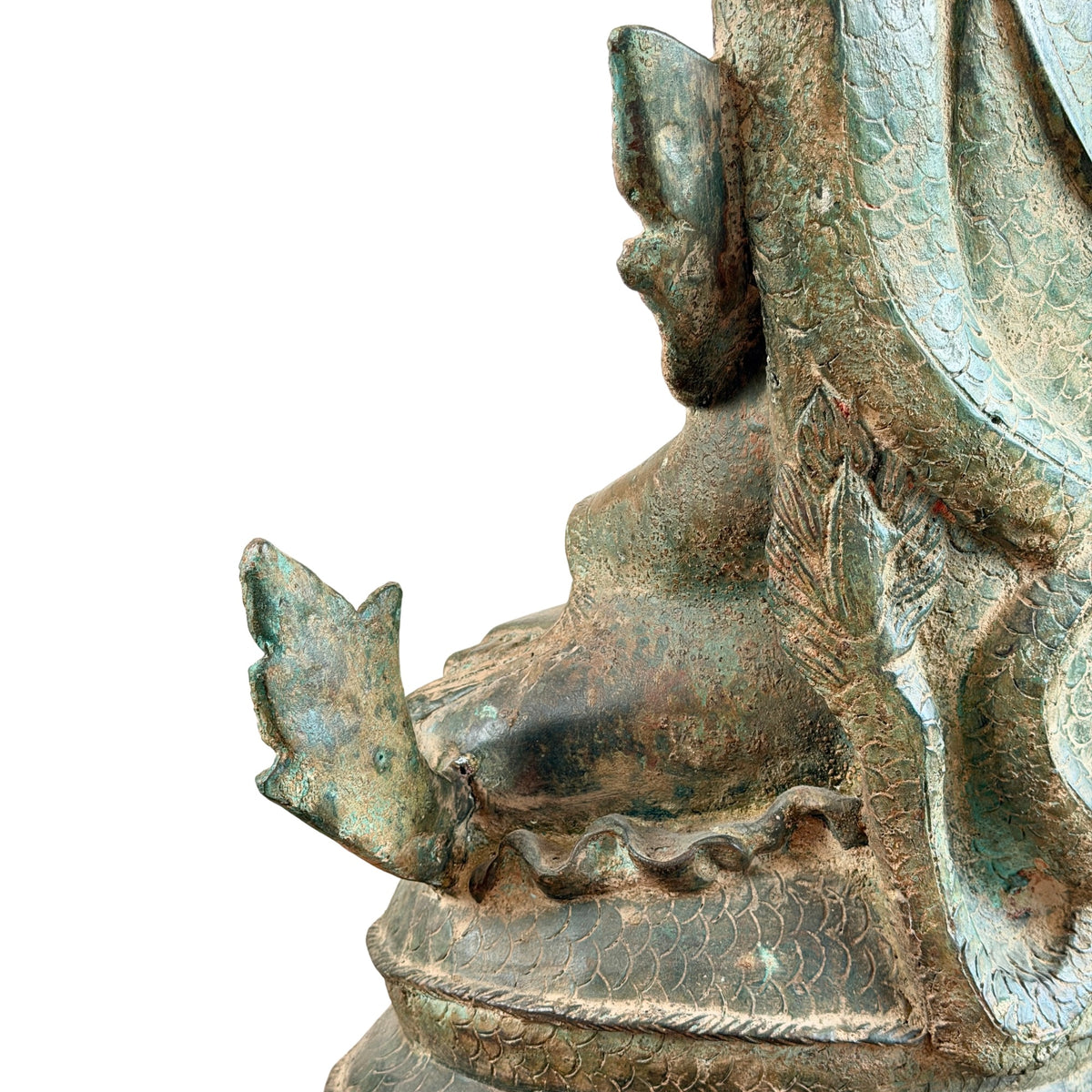 Detail van het zijornament, de rugzijde en de opgerolde naga-basis