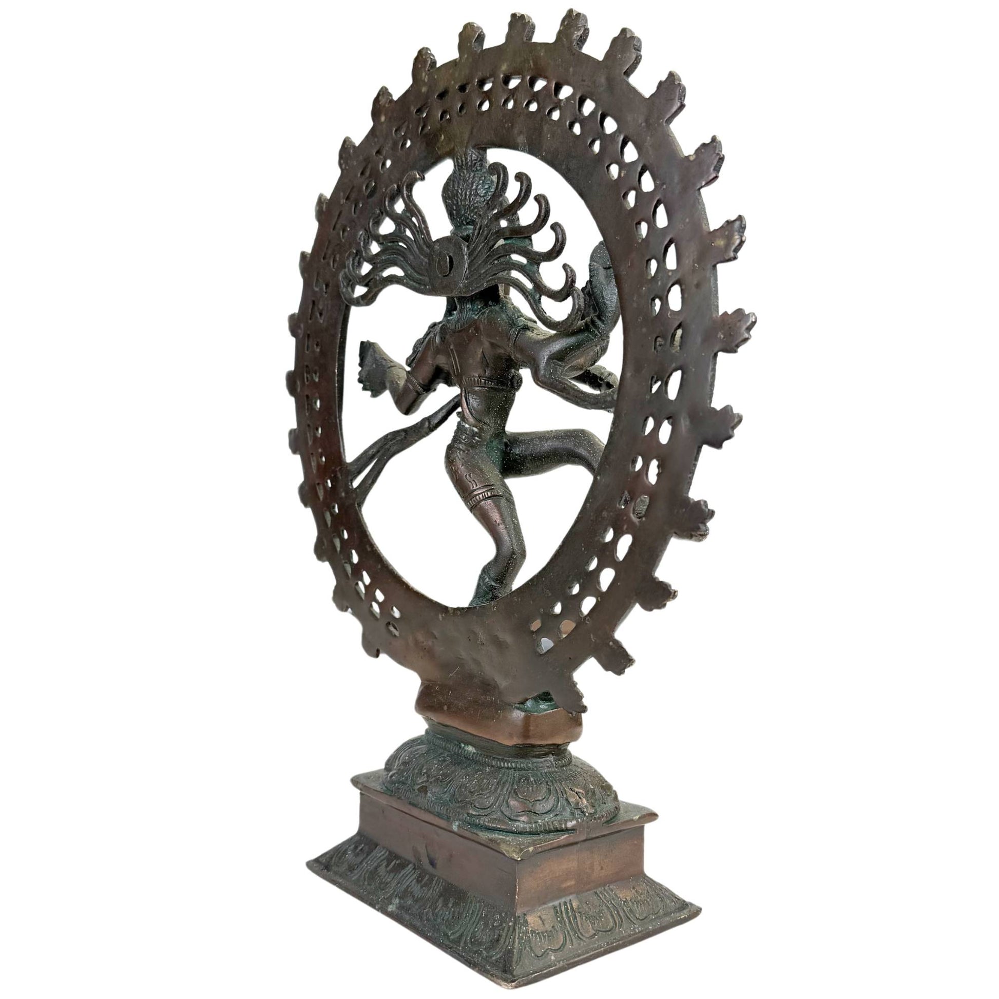 Bronzen Nataraja tempelsculptuur met lotusvoet, dynamische danshouding en rijk uitgewerkte sokkel