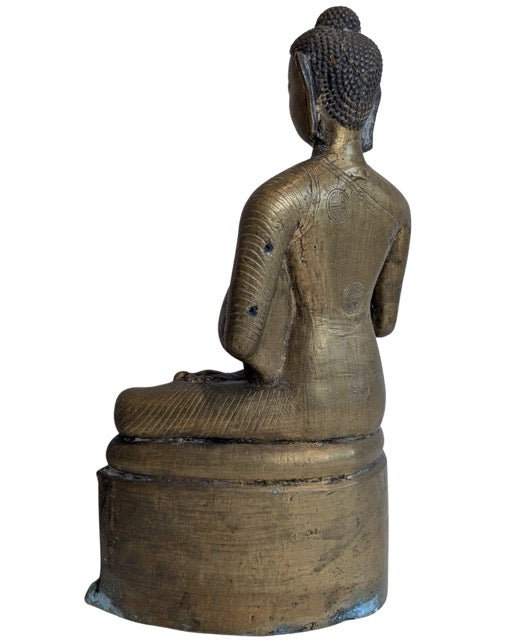 Bronzen Shakyamuni Boeddha met onderwijzende handmudra als tempelbeeld