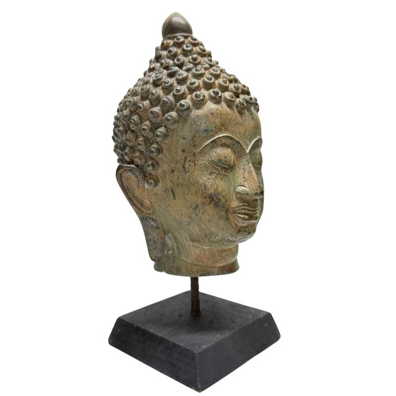 Antiek bronzen boeddhahoofd met gesloten ogen en natuurlijke patina