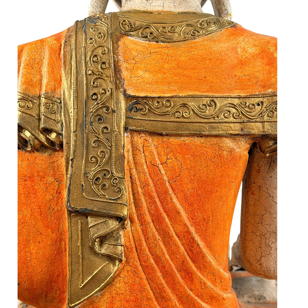 Detail van het oranje gewaad en craquelé op de rug