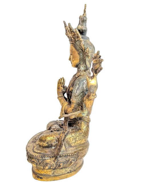 Chenrezig brons met warme gouden patina en handmatig ciseleerwerk