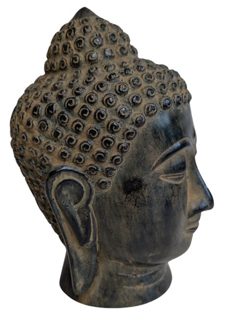 Chinees bronzen boeddhahoofd binnen boeddhistische kunsttraditie