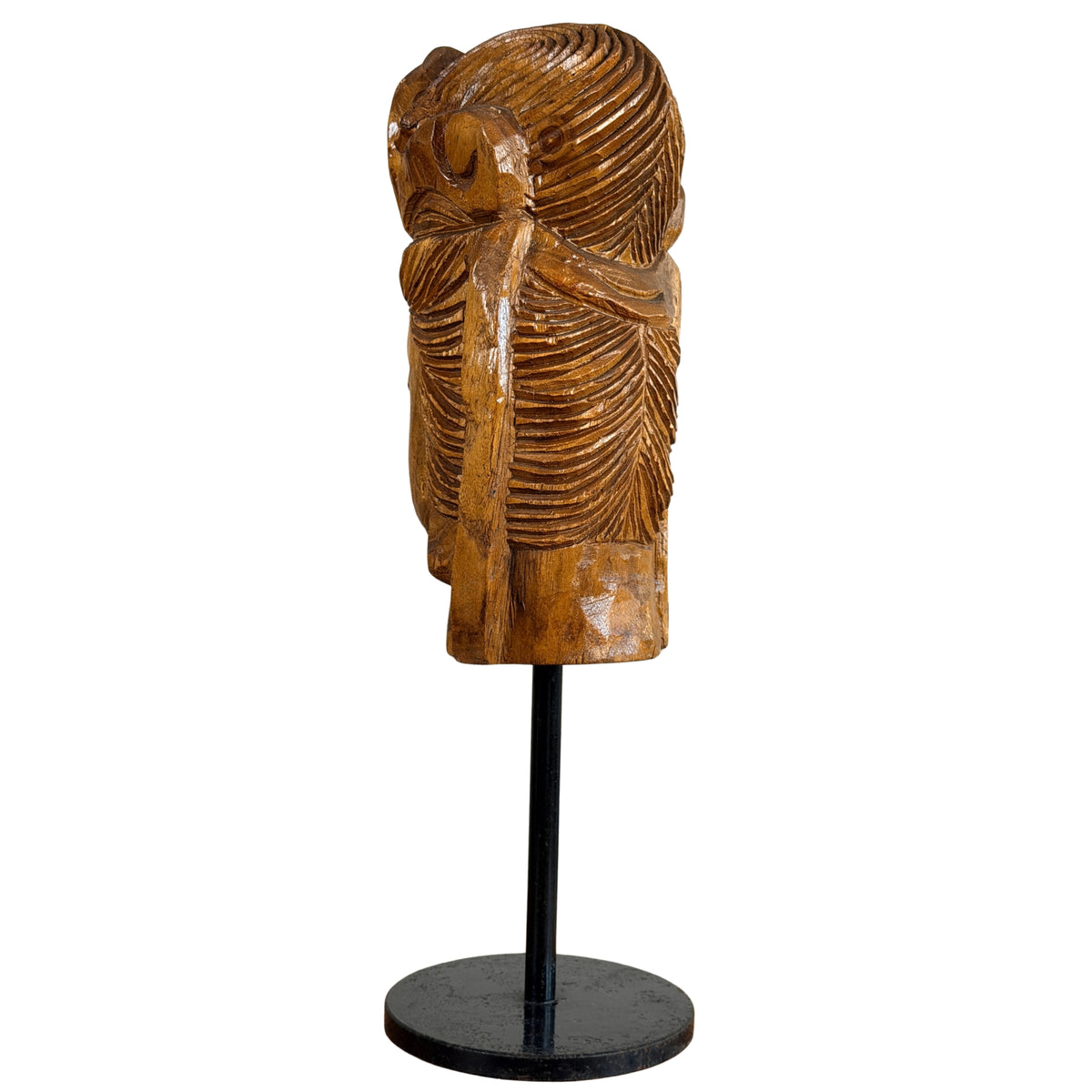 Zijaanzicht links van het houten Guanyin-hoofd