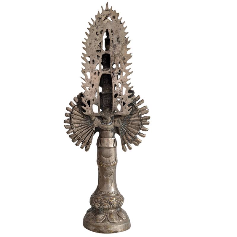 Bronzen Guanyin beeld uit China met esoterische vorm en tempeliconografie