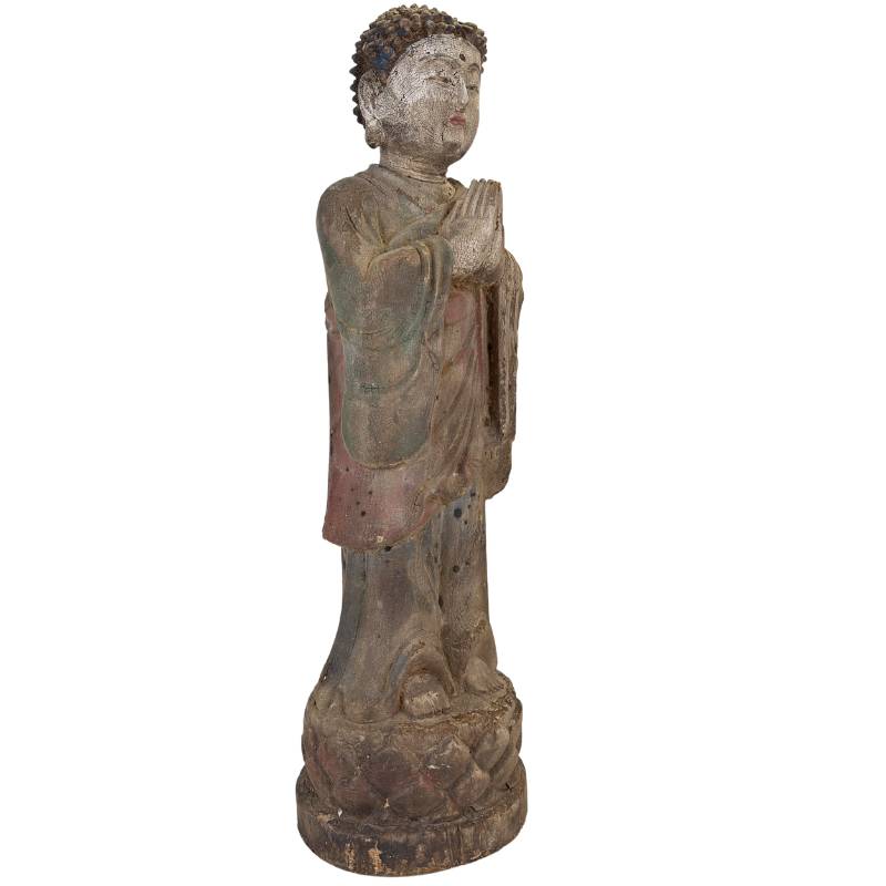 Chinees Boeddhabeeld van hout in gebedshouding met oude polychromie