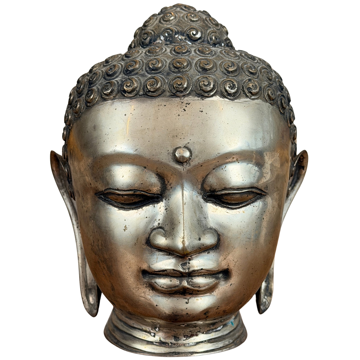 Chinese bronzen Boeddhakop in Ming-stijl met zilverachtige laag, vooraanzicht