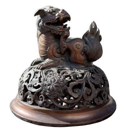 Chinese bronzen wierookbrander met beschermleeuw
