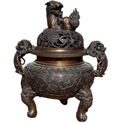 Chinese bronzen wierookbrander op leeuwenpoten
