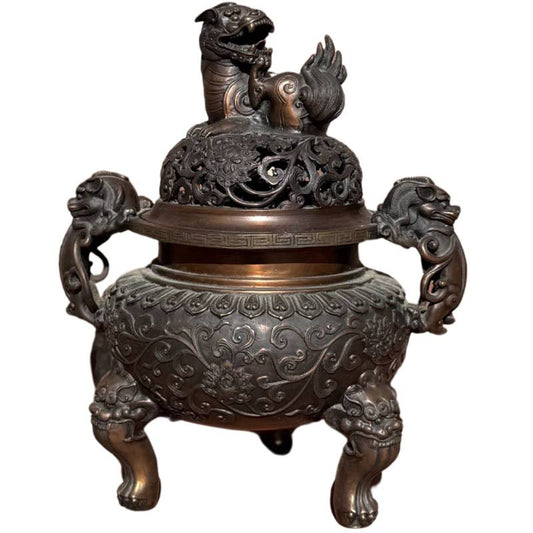 Chinese bronzen wierookbrander op leeuwenpoten
