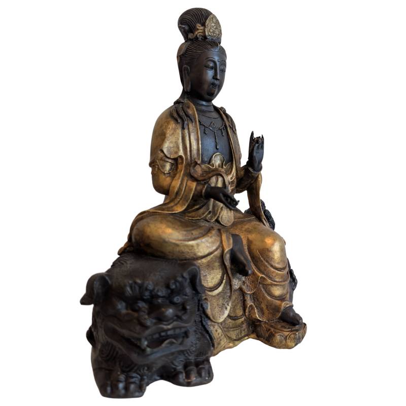 Zittende Guanyin op leeuw van Chinees brons