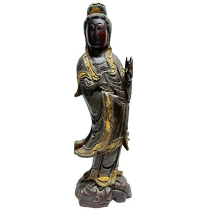 Chinese houten Guanyin met resten van bladgoud – late Qing periode