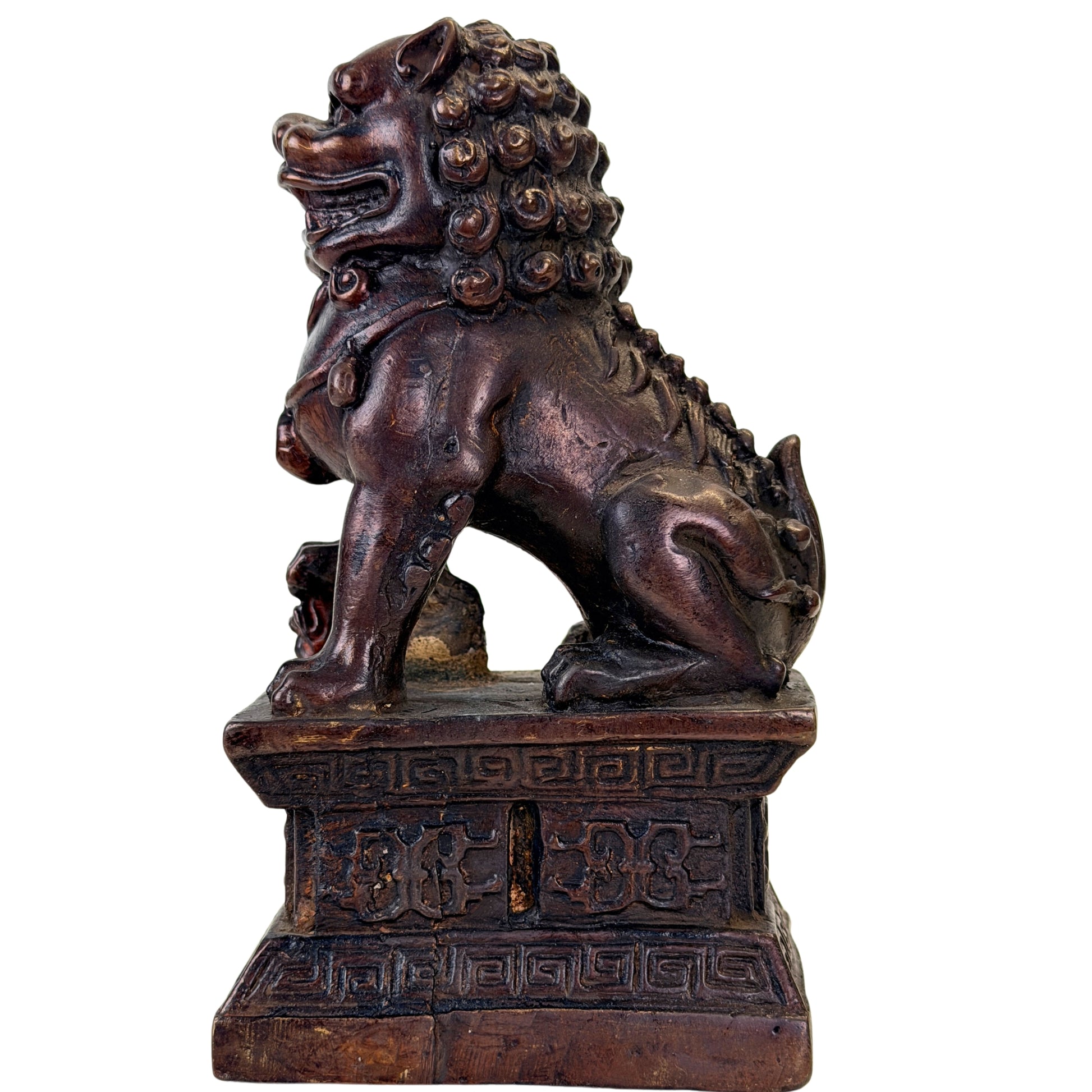 Chinese tempelleeuw in koperlegering met open bek en ornamentale sokkeldecoratie
