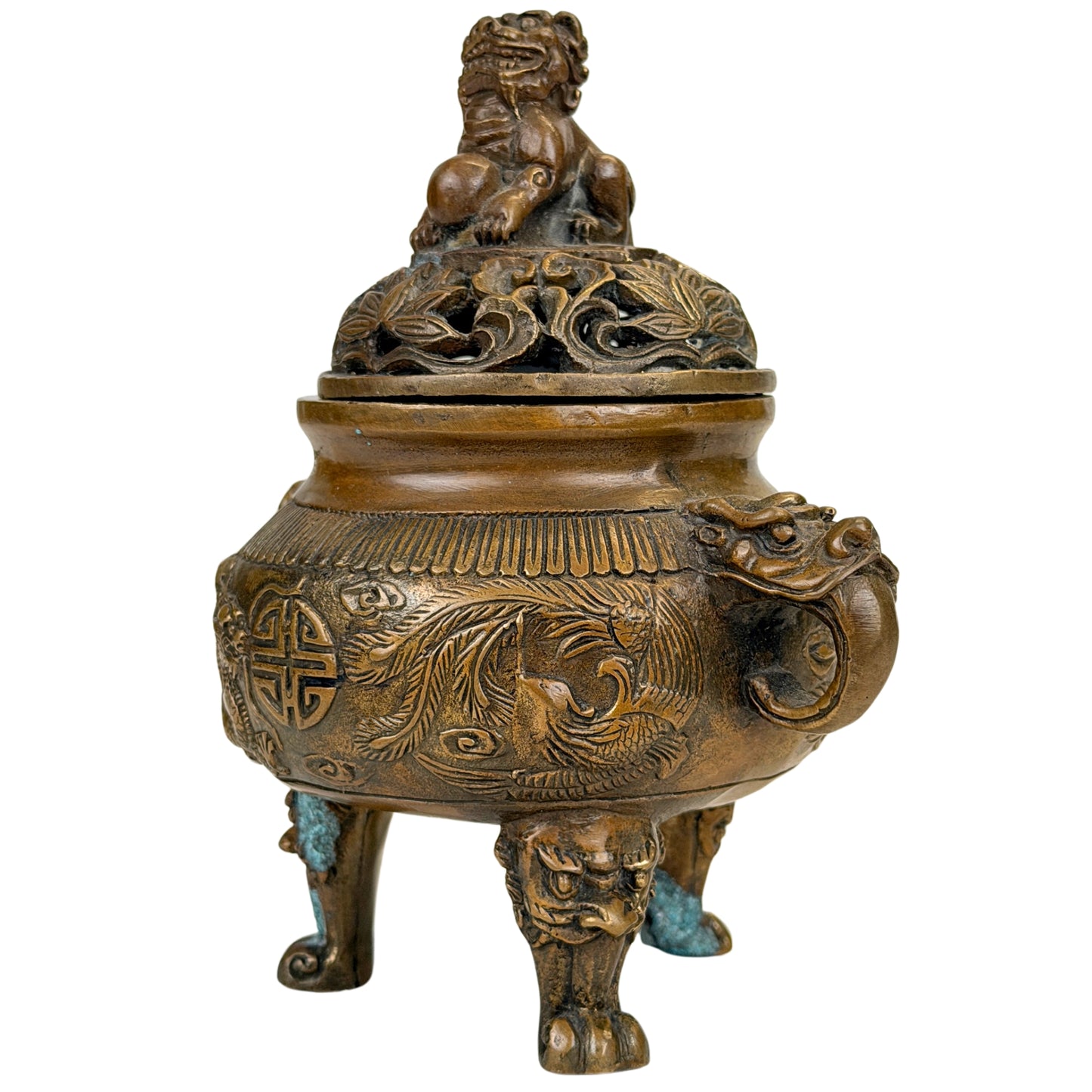 Detail van Chinese draak en shou-symbool op wierookbrander