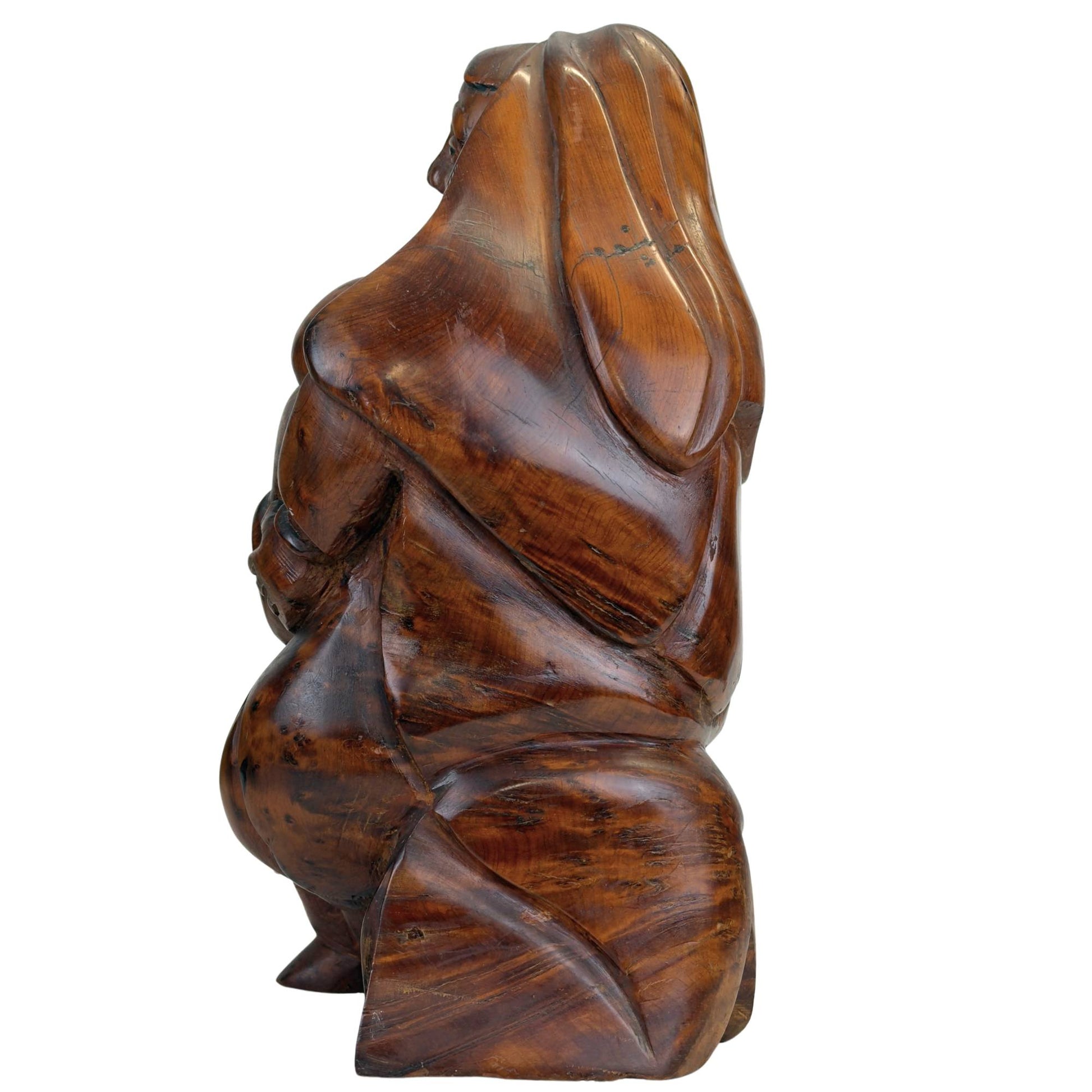 Handgesneden Madonna beeld uit christelijke kunsttraditie