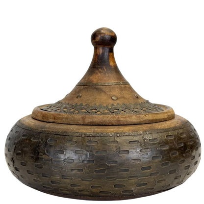 Decoratieve houten pot met deksel in Marokkaanse stijl met metalen geometrisch patroon