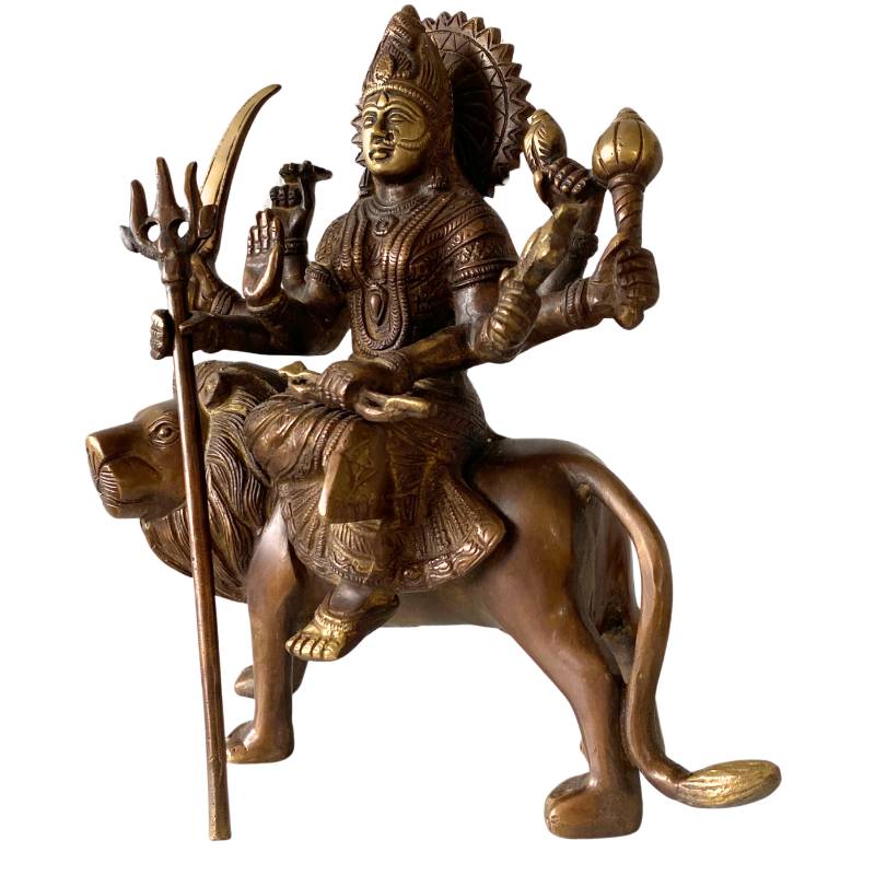 detail van oud bronzen Durga beeld met kroon en sieraden – Hindoe godinnenbeeld