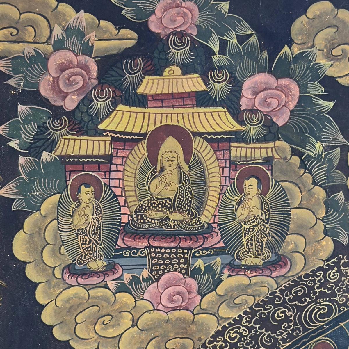 Close-up van het Jianding (鉴定) lakstempel op de achterzijde van de Thangka