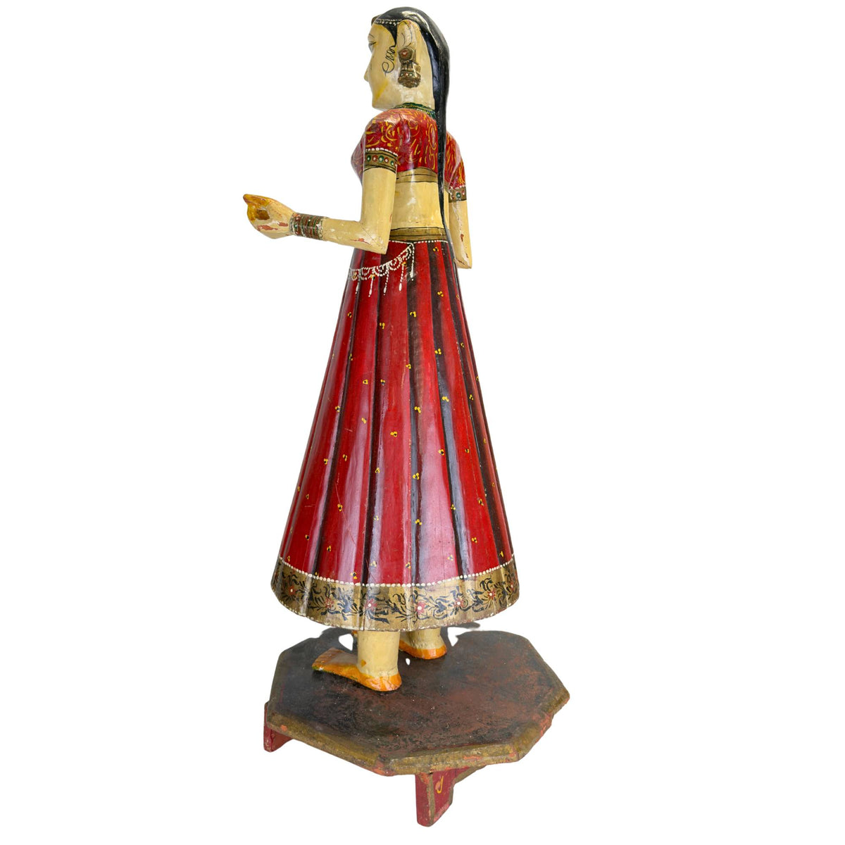 Detail van Rajasthani bruid gezicht met grote amandelogen, rode lippen, bindi en zwarte geschilderde haren